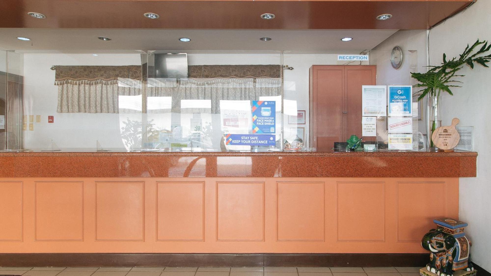 Bliss Hotel Dau Mabalacat Exterior foto