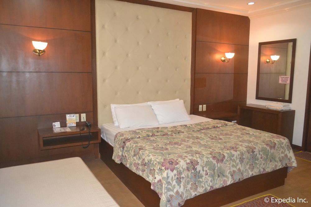Bliss Hotel Dau Mabalacat Exterior foto