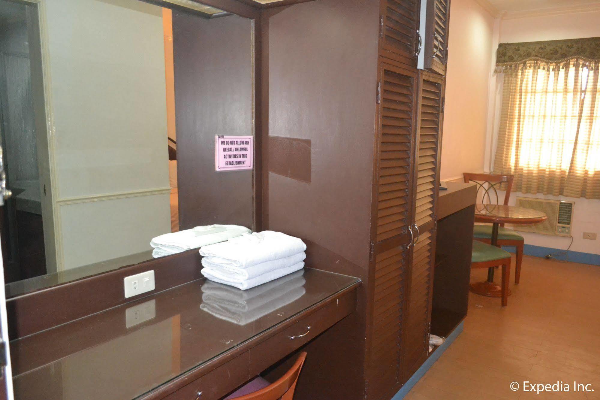 Bliss Hotel Dau Mabalacat Exterior foto