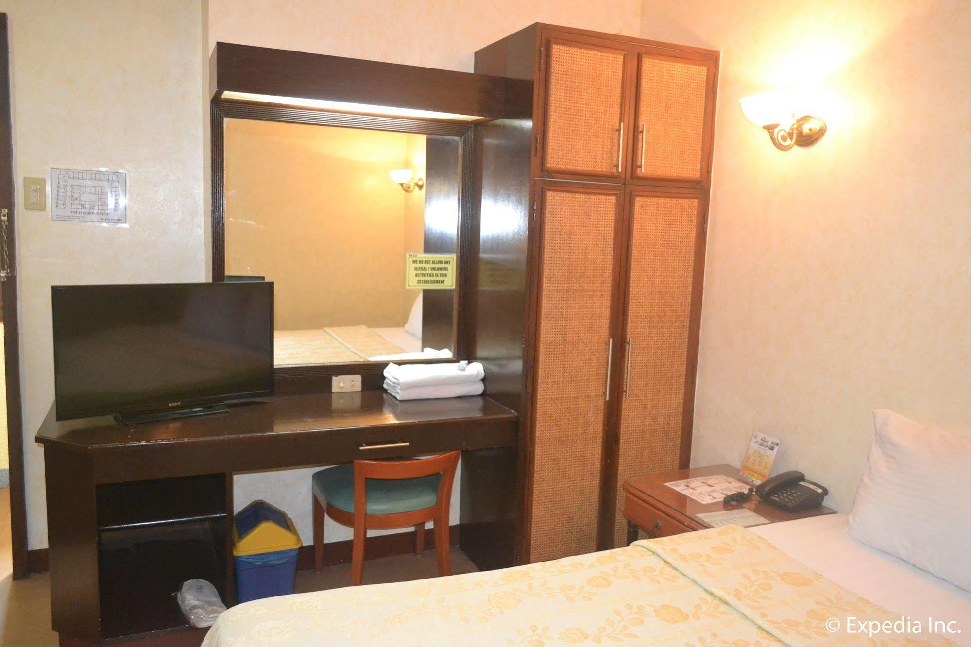 Bliss Hotel Dau Mabalacat Exterior foto