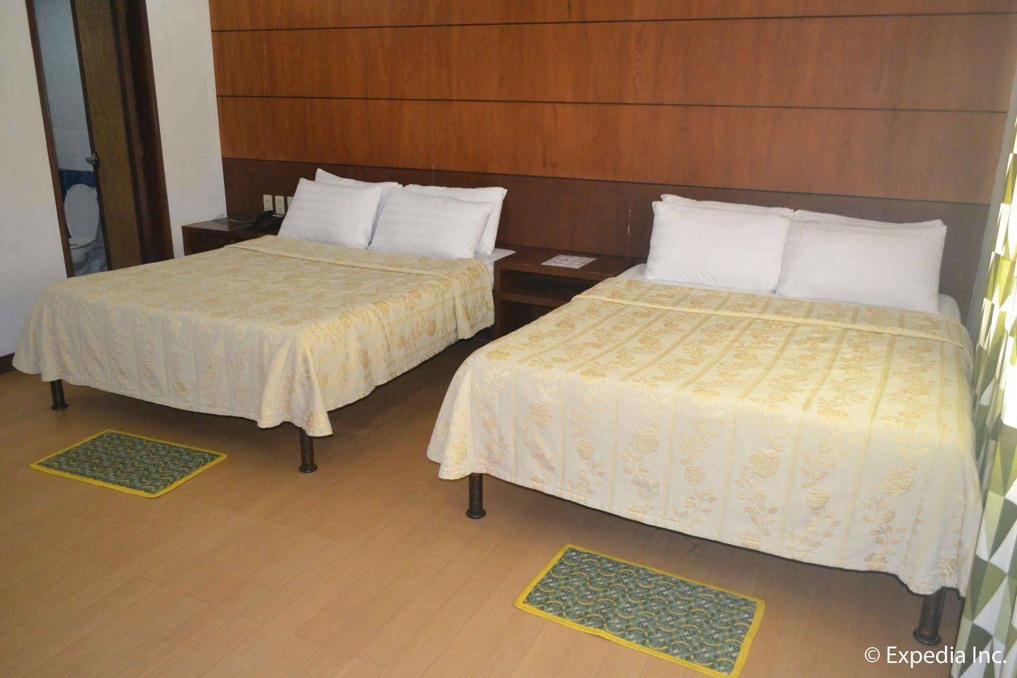 Bliss Hotel Dau Mabalacat Exterior foto
