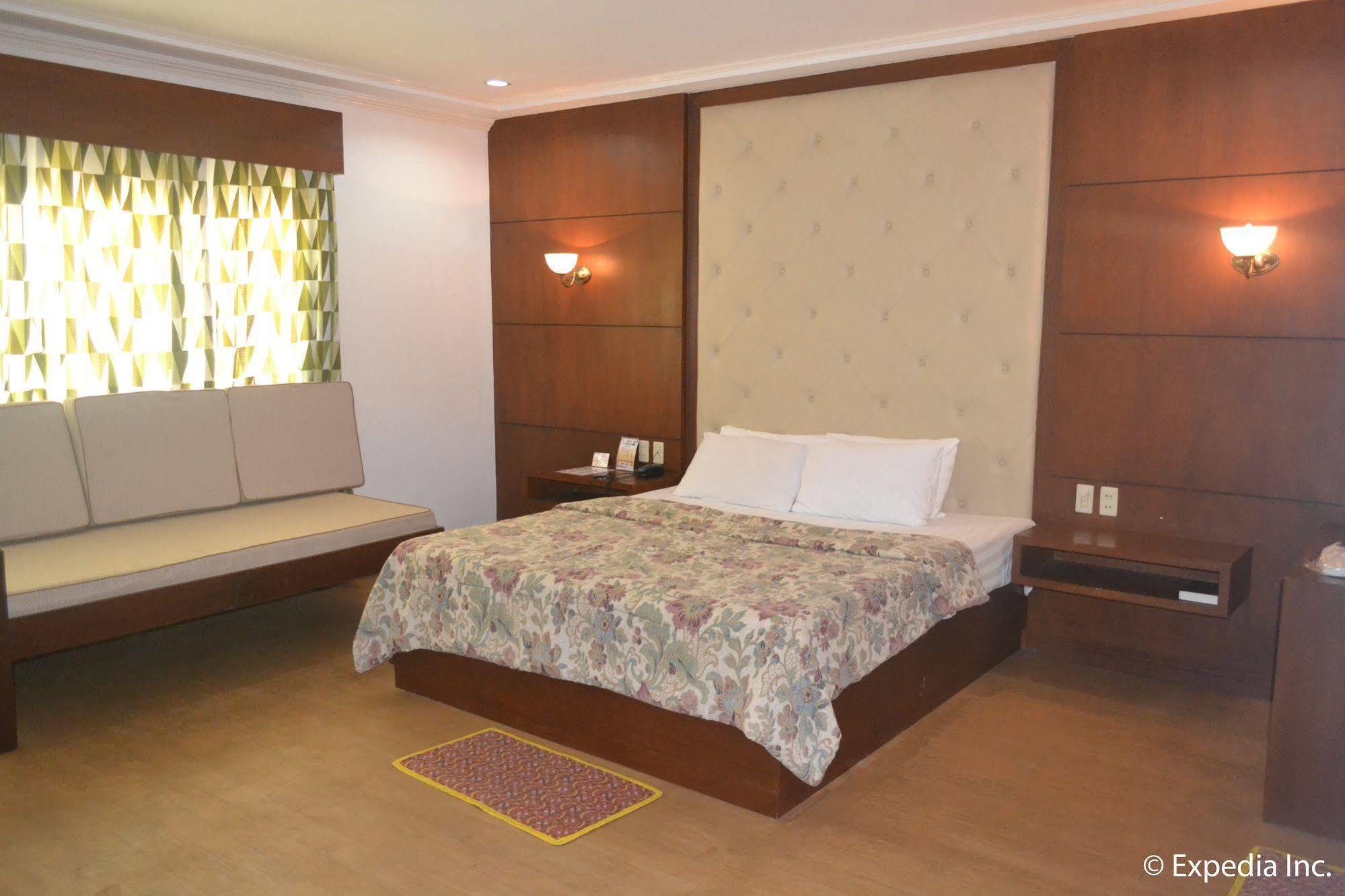 Bliss Hotel Dau Mabalacat Exterior foto
