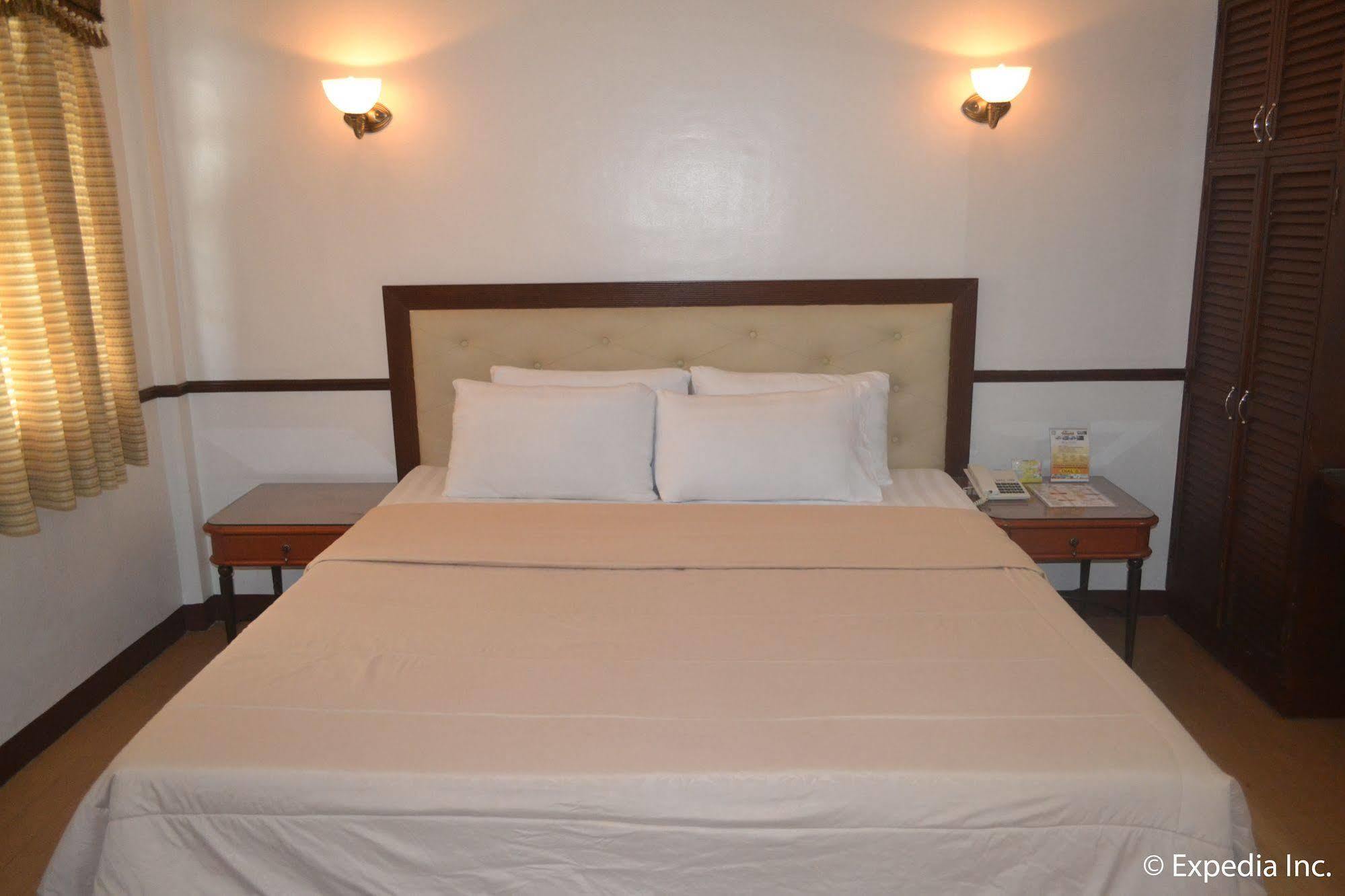 Bliss Hotel Dau Mabalacat Exterior foto