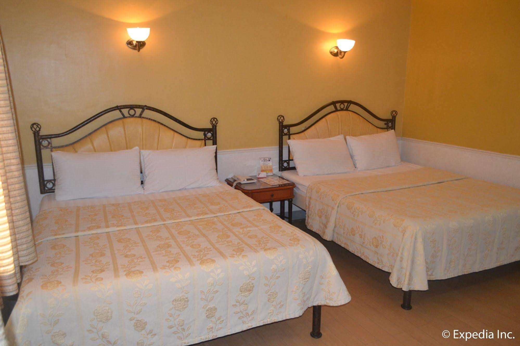 Bliss Hotel Dau Mabalacat Exterior foto